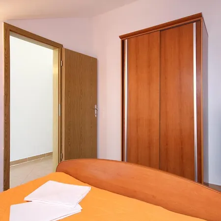 - Perna 4541f Lejlighed Kuciste